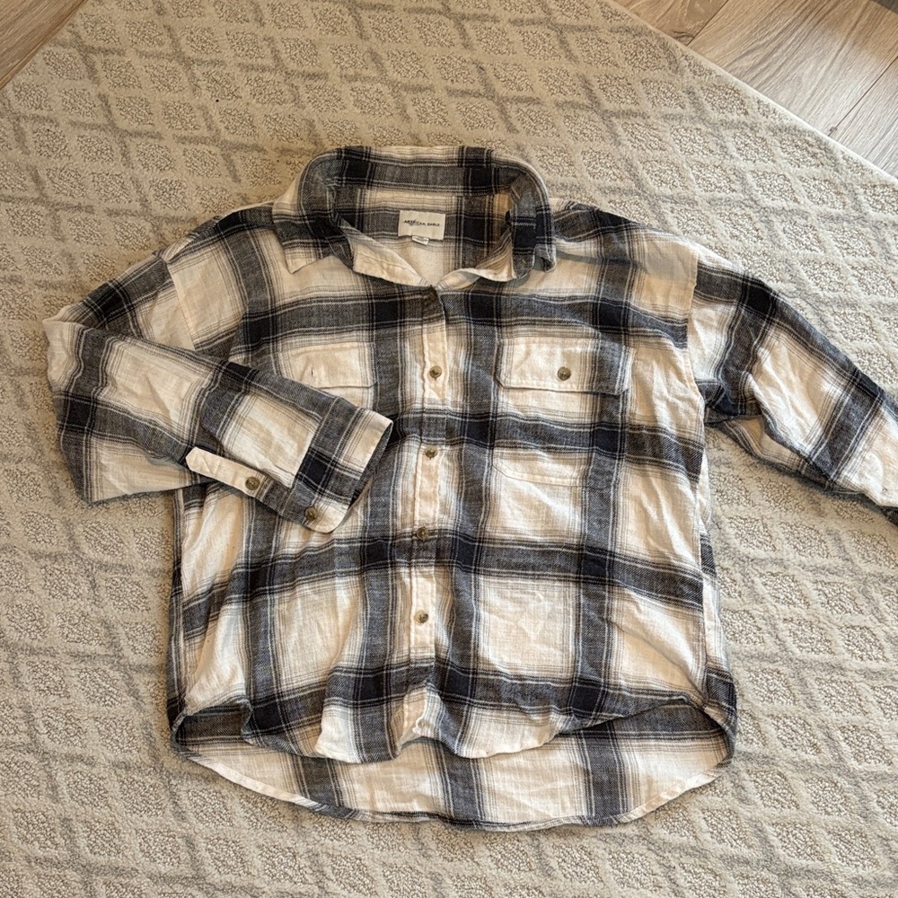 American Eagle Women’s Plaid Shirt in Black and White